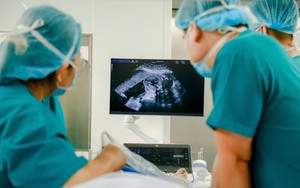 Bộ trưởng Y tế gửi thư khen ê-kíp thông tim bào thai cho thai phụ Singapore