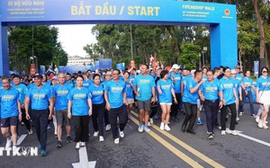 Gần 2.000 người tham gia đi bộ hữu nghị chào mừng 80 năm Ngoại giao Việt Nam
