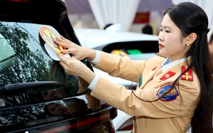 CSGT Hưng Yên tuyên truyền luật giao thông cho đội ngũ lái xe vận tải