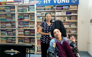 Người đàn ông liệt toàn thân xây dựng 34 không gian đọc cho cộng đồng