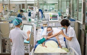 Trắng đêm cấp cứu những ngày cuối năm tại Bệnh viện Bạch Mai