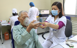 Ho dai dẳng, khó thở tăng dần: Dấu hiệu sớm của bệnh phổi mạn tính