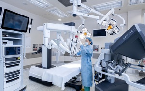 Sử dụng robot trong phẫu thuật: Bệnh nhân và bác sĩ cùng hưởng lợi