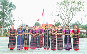 Đà Nẵng: Rực rỡ sắc màu thổ cẩm trong Tuần lễ Áo dài