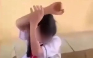 Công an điều tra người phát tán clip nữ sinh bị 2 bạn đánh, ép cởi áo trong lớp học