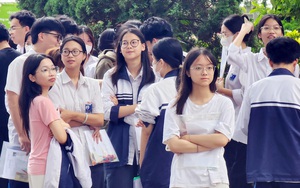 Hơn 1,2 triệu sĩ tử làm thủ tục dự thi tốt nghiệp THPT 2026: Hồi hộp trước giờ 
