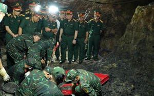 Đoàn đại biểu Ủy ban MTTQ Việt Nam TPHCM dâng hương tưởng niệm các anh hùng liệt sĩ tại công viên Lê Thị Riêng- Ảnh 5.