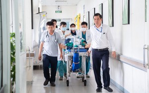  Sức khỏe bệnh nhân nặng nhất trong vụ lật ca nô ở Phú Quốc đã ổn định, xuất viện về nước - Ảnh 2.