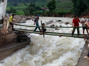 Tìm thấy nhiều thi thể nơi sập hầm vàng Lào Cai