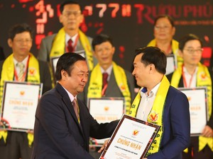 Vinamilk năm thứ 23 liên tiếp nhận giải thưởng Hàng Việt Nam chất lượng cao