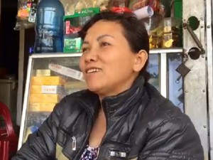 Mẹ đơn thân nuôi hai con tự nguyện viết đơn xin 'thoát nghèo'
