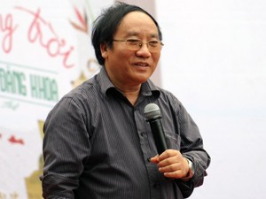 Nhà thơ Trần Đăng Khoa: Nhiều cha mẹ mải kiếm tiền bỏ quên con 