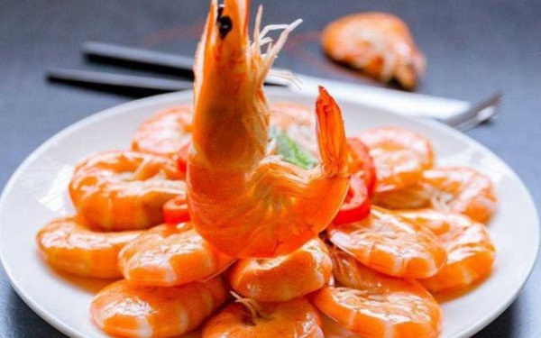 cách xếp tôm vào đĩa bầu dục