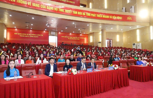 10 dấu ấn phong trào phụ nữ và hoạt động Hội LHPN Hà Tĩnh giai đoạn 2021 - 2025- Ảnh 2.