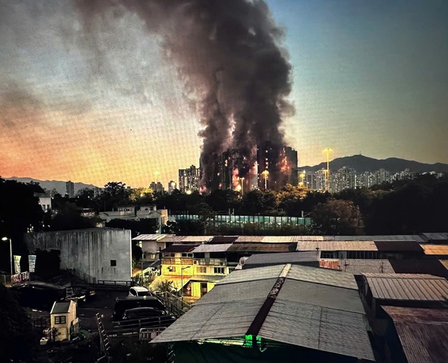 Vụ cháy chung cư tại Hồng Kông: Ít nhất 44 người tử vong, hàng trăm người mất tích- Ảnh 2.