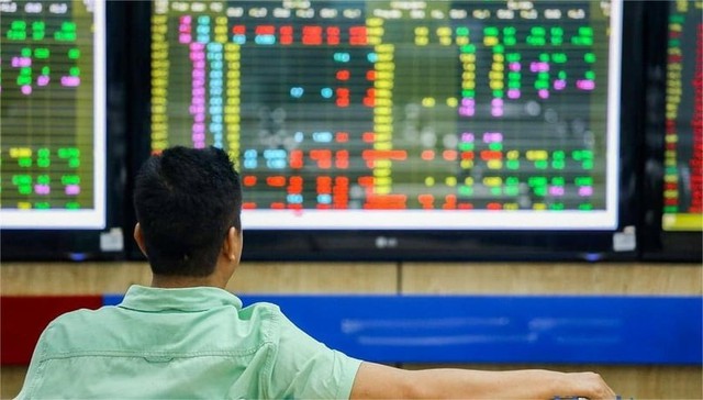 Dòng tiền “đổi gu”: Cổ phiếu vốn hóa vừa hút mạnh, VN-Index tăng nhẹ trong phiên đầy biến động- Ảnh 3. Dòng tiền “đổi gu”: Cổ phiếu vốn hóa vừa hút mạnh, VN-Index tăng nhẹ trong phiên đầy biến động- Ảnh 3.