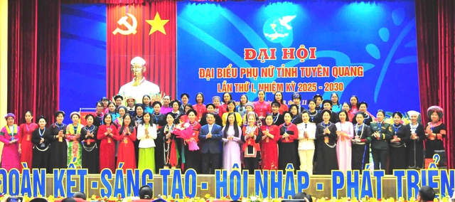 Xây dựng người phụ nữ Tuyên Quang thời đại mới 
có tri thức, bản lĩnh và khát vọng vươn lên- Ảnh 9.