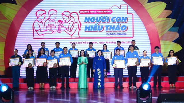 TPHCM: Tôn vinh 184 gương "Người con hiếu thảo" năm 2025- Ảnh 1. TPHCM: Tôn vinh 184 gương "Người con hiếu thảo" năm 2025- Ảnh 1.