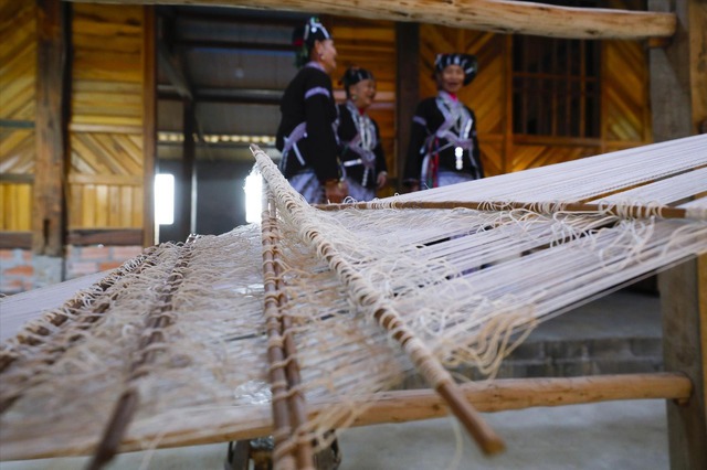 Hành trình hồi sinh nghề dệt của người Lự ở tỉnh Lai Châu- Ảnh 2. Hành trình hồi sinh nghề dệt của người Lự ở tỉnh Lai Châu- Ảnh 2.
