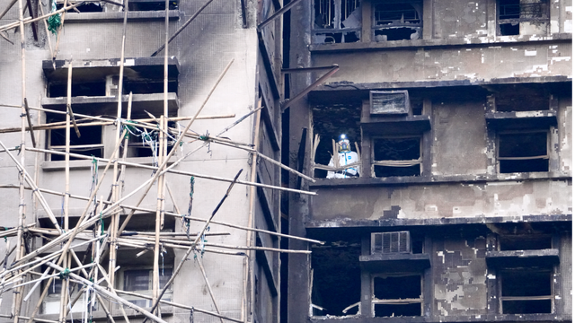 Vụ cháy chung cư tại Hồng Kông: Còn 3 khối nhà hư hại nặng nề chưa được tìm kiếm- Ảnh 1. Vụ cháy chung cư tại Hồng Kông: Còn 3 khối nhà hư hại nặng nề chưa được tìm kiếm- Ảnh 1.