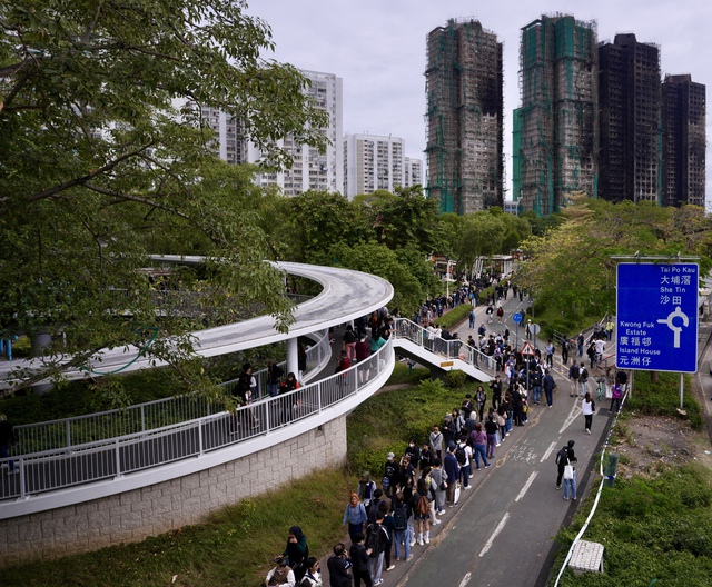 Vụ cháy chung cư tại Hồng Kông: Còn 3 khối nhà hư hại nặng nề chưa được tìm kiếm- Ảnh 3. Vụ cháy chung cư tại Hồng Kông: Còn 3 khối nhà hư hại nặng nề chưa được tìm kiếm- Ảnh 3.