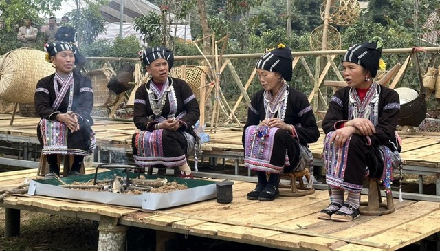 Lồng ghép bảo tồn văn hóa dân tộc Lự trong chương trình xây dựng nông thôn mới- Ảnh 2.