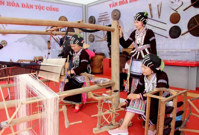 Phụ nữ bản Thẳm góp phần đưa văn hóa Lự trở thành sản phẩm du lịch đặc sắc- Ảnh 3. Phụ nữ bản Thẳm góp phần đưa văn hóa Lự trở thành sản phẩm du lịch đặc sắc- Ảnh 3.