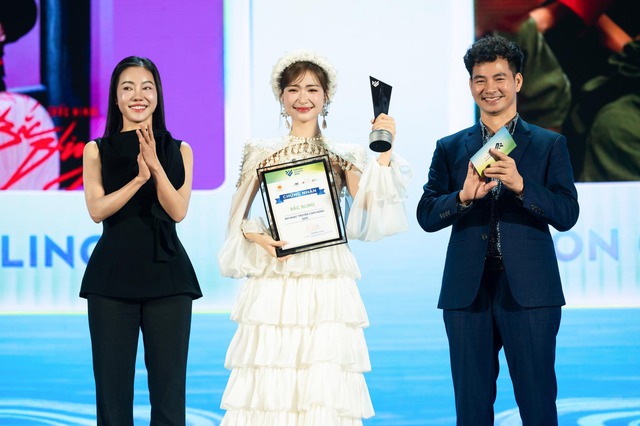 Hòa Minzy nhận 2 giải thưởng lớn tại Vietnam iContent Awards 2025