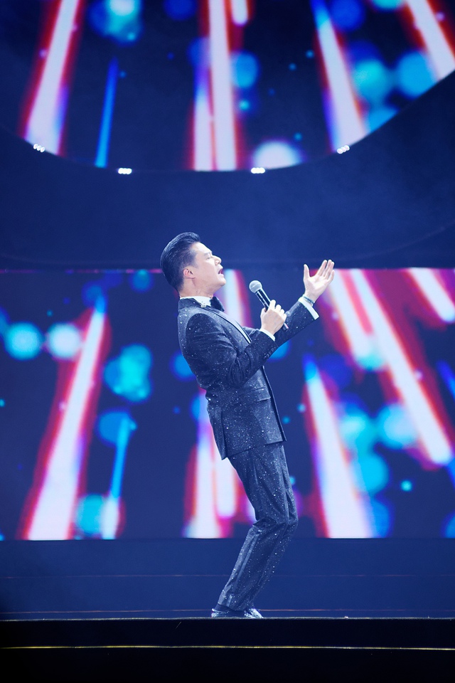 Ca sĩ Quang Dũng trong ca khúc &quot;Vô Cùng&quot;
