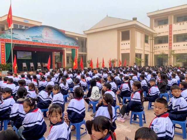 Thi vẽ tranh "Người lính em yêu" tại xã biên giới Nà Hỳ- Ảnh 3. Thi vẽ tranh "Người lính em yêu" tại xã biên giới Nà Hỳ- Ảnh 3.