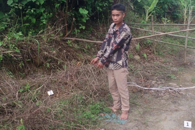 Tòng Văn Cường (20 tuổi, ở huyện Tân Uyên) bị bắt vì hiếp dâm cháu họ Tòng Văn Cường (20 tuổi, ở huyện Tân Uyên) bị bắt vì hiếp dâm cháu họ