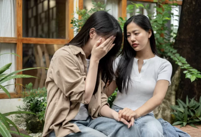 Tôi có thể cứu một cuộc đời phía sau cánh cửa giấu tiếng la hét- Ảnh 1. Tôi có thể cứu một cuộc đời phía sau cánh cửa giấu tiếng la hét- Ảnh 1.