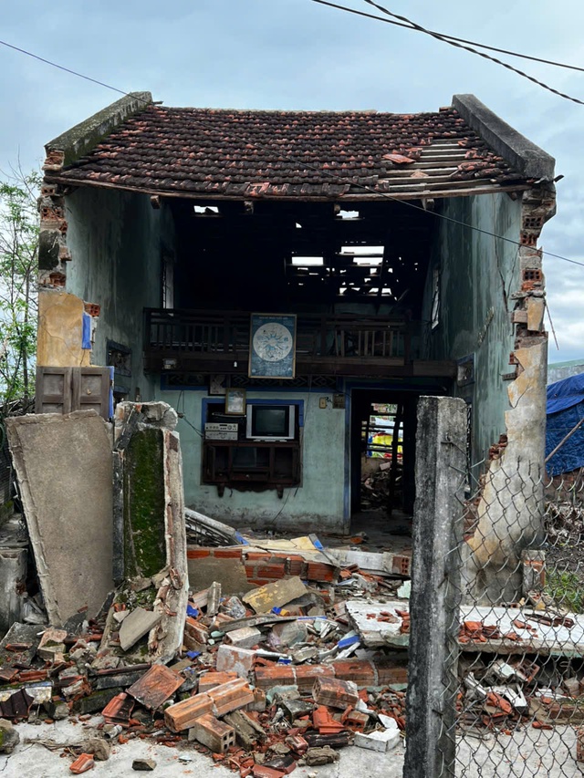 Xã Ia Chim (Quảng Ngãi) sẻ chia khó khăn với bà con vùng lũ- Ảnh 1. Xã Ia Chim (Quảng Ngãi) sẻ chia khó khăn với bà con vùng lũ- Ảnh 1.