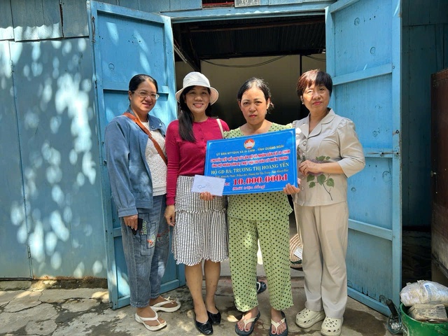 Xã Ia Chim (Quảng Ngãi) sẻ chia khó khăn với bà con vùng lũ- Ảnh 2. Xã Ia Chim (Quảng Ngãi) sẻ chia khó khăn với bà con vùng lũ- Ảnh 2.