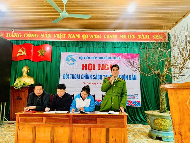 Tận dụng hiệu quả internet, mạng xã hội để "xóa nghèo thông tin" cho phụ nữ vùng biên Tri Lễ- Ảnh 4.