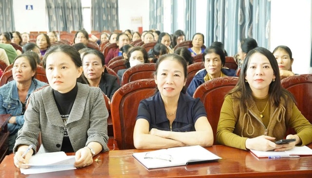 Hà Tĩnh: Đa dạng hình thức đưa Nghị quyết Đại hội phụ nữ đến từng chi hội - Ảnh 1. Hà Tĩnh: Đa dạng hình thức đưa Nghị quyết Đại hội phụ nữ đến từng chi hội - Ảnh 1.