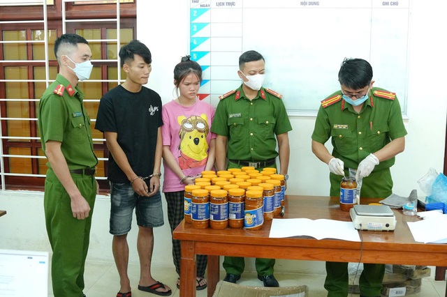 Công an tỉnh Nghệ An triệt phá đường dây mua bán trái phép chất ma túy từ nước ngoài về Việt Nam qua đường hàng không ảnh: Nguyễn Văn Duẩn Công an tỉnh Nghệ An triệt phá đường dây mua bán trái phép chất ma túy từ nước ngoài về Việt Nam qua đường hàng không ảnh: Nguyễn Văn Duẩn