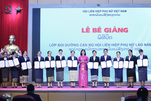 Trung ương Hội LHPN Việt Nam bế giảng lớp bồi dưỡng cán bộ Hội LHPN Lào năm 2025- Ảnh 3.