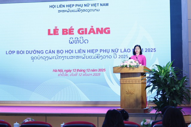 Trung ương Hội LHPN Việt Nam bế giảng lớp bồi dưỡng cán bộ Hội LHPN Lào năm 2025- Ảnh 1.