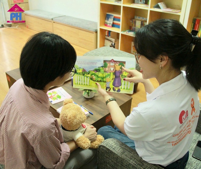 Phụ nữ bị bạo hành tham vấn tại Ngôi nhà bình yên Phụ nữ bị bạo hành tham vấn tại Ngôi nhà bình yên