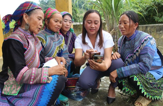 Mở “cánh cửa tri thức số” cho người dân vùng dân tộc thiểu số- Ảnh 4. Mở “cánh cửa tri thức số” cho người dân vùng dân tộc thiểu số- Ảnh 4.
