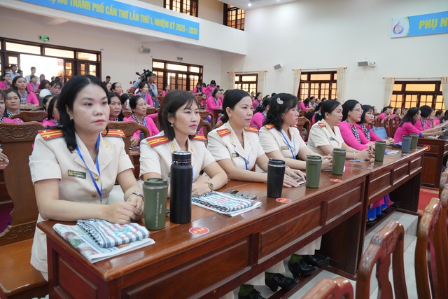 Các nữ đại biểu ngành công an tại đại hội Các nữ đại biểu ngành công an tại đại hội