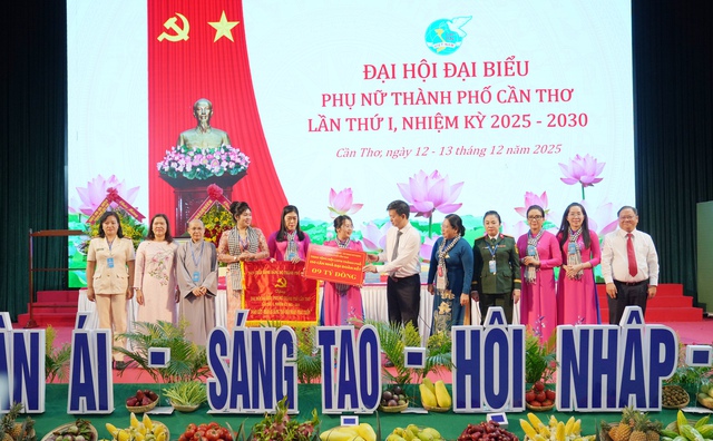 Những hình ảnh đẹp tại Đại hội đại biểu Phụ nữ TP Cần Thơ lần thứ I, nhiệm kỳ 2025-2030- Ảnh 15. Những hình ảnh đẹp tại Đại hội đại biểu Phụ nữ TP Cần Thơ lần thứ I, nhiệm kỳ 2025-2030- Ảnh 15.