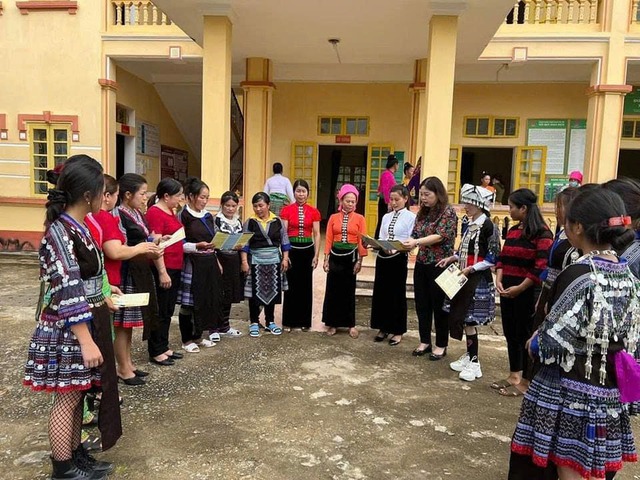 Mở “cánh cửa tri thức số” cho người dân vùng dân tộc thiểu số- Ảnh 1. Mở “cánh cửa tri thức số” cho người dân vùng dân tộc thiểu số- Ảnh 1.