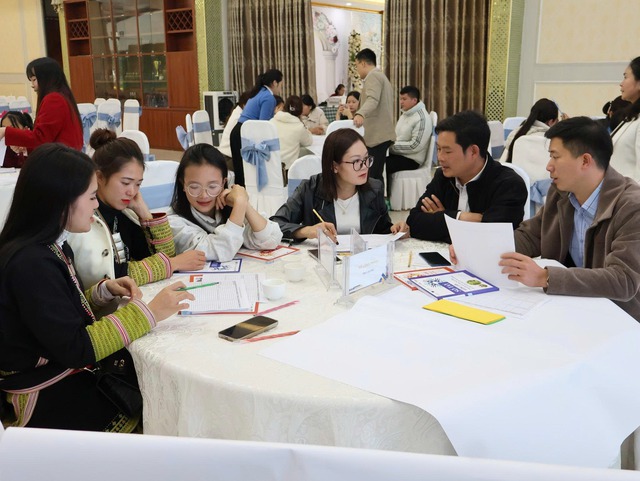 Mở “cánh cửa tri thức số” cho người dân vùng dân tộc thiểu số- Ảnh 3. Mở “cánh cửa tri thức số” cho người dân vùng dân tộc thiểu số- Ảnh 3.