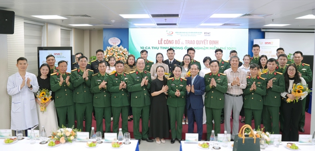 Tiếp tục trao quyết định miễn phí 10 ca thụ tinh trong ống nghiệm cho người hiếm muộn- Ảnh 2. Tiếp tục trao quyết định miễn phí 10 ca thụ tinh trong ống nghiệm cho người hiếm muộn- Ảnh 2.