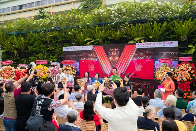 Buổi ra mắt sách Buổi ra mắt sách