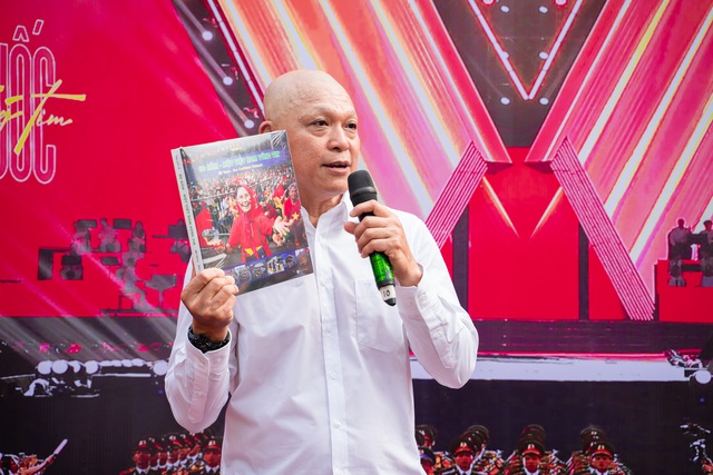 Nghệ sĩ nhiếp ảnh Nguyễn Á chia sẻ về hành trình thực hiện sách ảnh Nghệ sĩ nhiếp ảnh Nguyễn Á chia sẻ về hành trình thực hiện sách ảnh