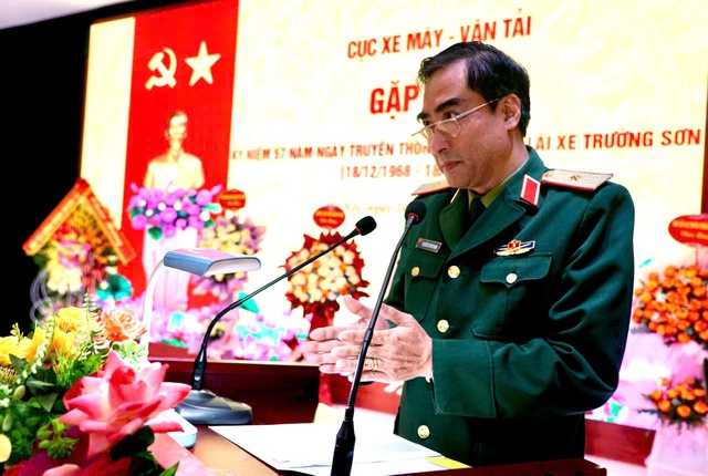 Âm vang những nữ chiến sĩ lái xe Trường Sơn vai mang súng, tay lái vững vàng vượt qua làn đạn bom rơi- Ảnh 3. Âm vang những nữ chiến sĩ lái xe Trường Sơn vai mang súng, tay lái vững vàng vượt qua làn đạn bom rơi- Ảnh 3.