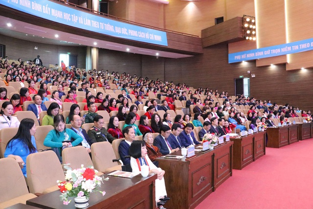 Xây dựng người phụ nữ Ninh Bình thời đại mới gắn với bản sắc vùng đất cố đô thanh lịch- Ảnh 2. Xây dựng người phụ nữ Ninh Bình thời đại mới gắn với bản sắc vùng đất cố đô thanh lịch- Ảnh 2.